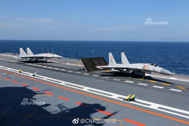 歼15挂载鹰击83导弹训练：辽宁舰编队进入南海
