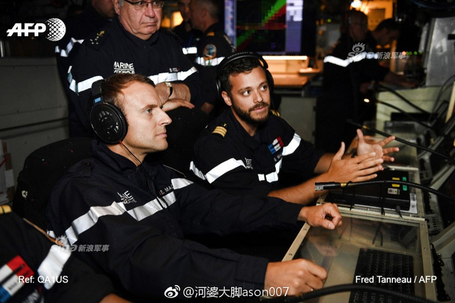 总统玩特技！马克龙机降视察法国可畏号核潜艇
