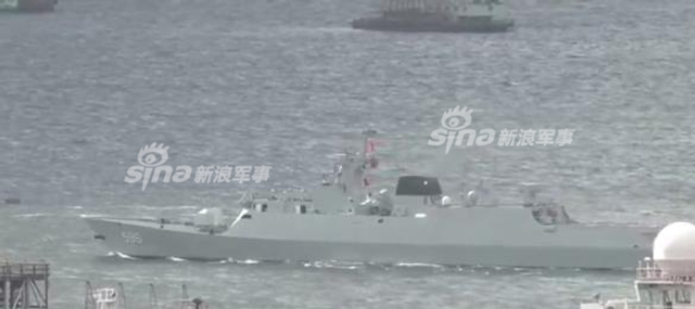 驻港056轻护出门迎接！辽宁号航母编队进入香港