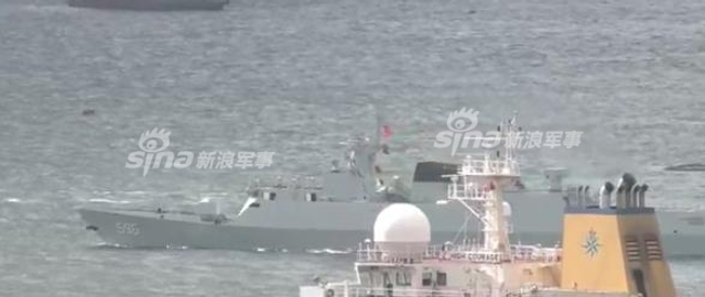 驻港056轻护出门迎接！辽宁号航母编队进入香港