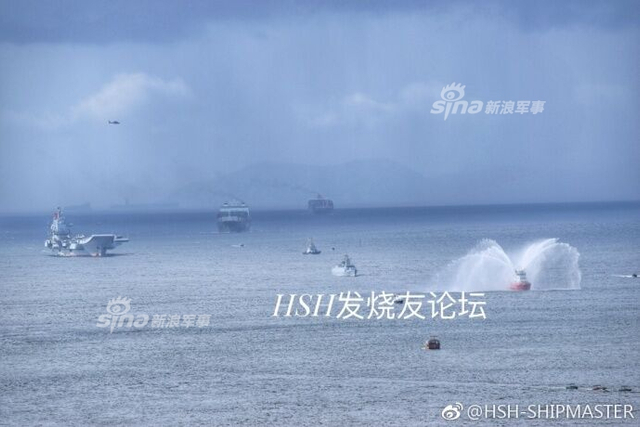 驻港056轻护出门迎接辽宁舰!