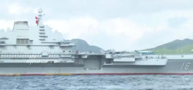 辽宁舰抵达香港正进行靠港作业：满载歼15战机
