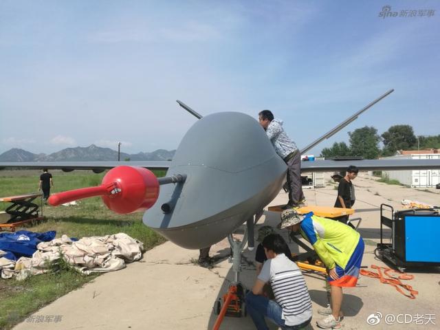 中国彩虹5察打一体无人机首飞