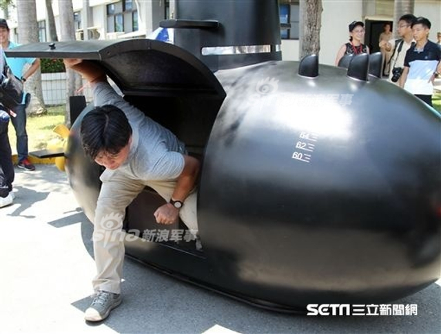 台湾首艘自造潜艇:剑龙一号震撼现身威慑大陆
