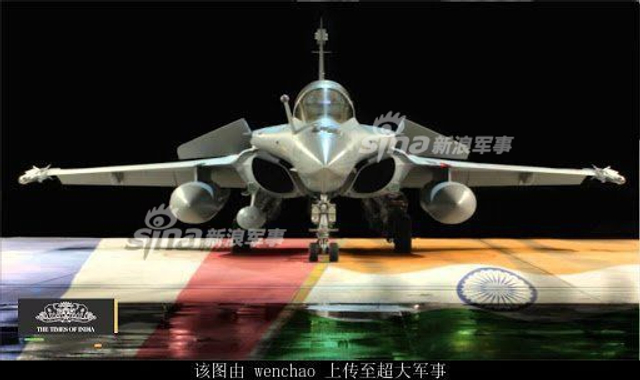 用万国牌对解放军！印度空军司令试驾阵风战机