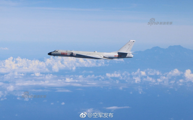 蔡小姐不敢直视!解放军轰6K与台中央山脉合照