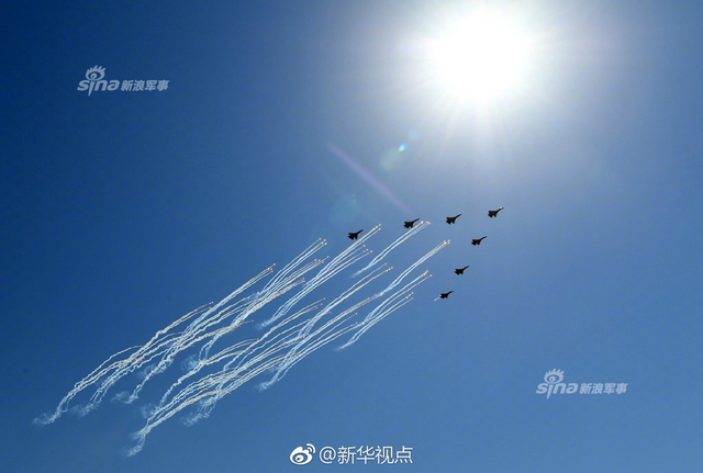 阅兵高清大图来了！99坦克和直升机梯队真拉风