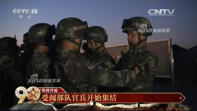 解放军90周年阅兵部队集结完毕：铿锵女兵抢眼