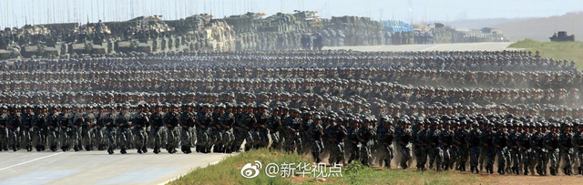 阅兵高清大图来了！99坦克和直升机梯队真拉风