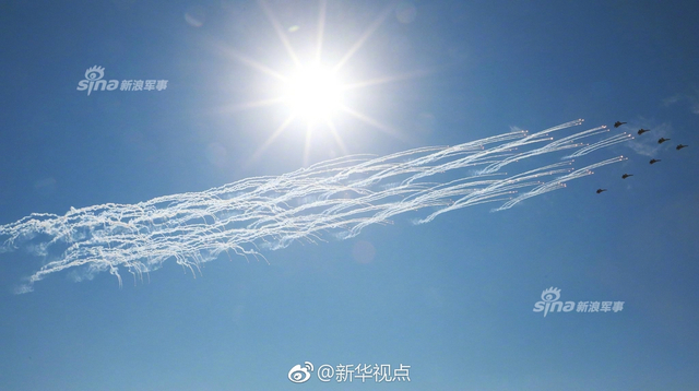 阅兵高清大图来了！99坦克和直升机梯队真拉风