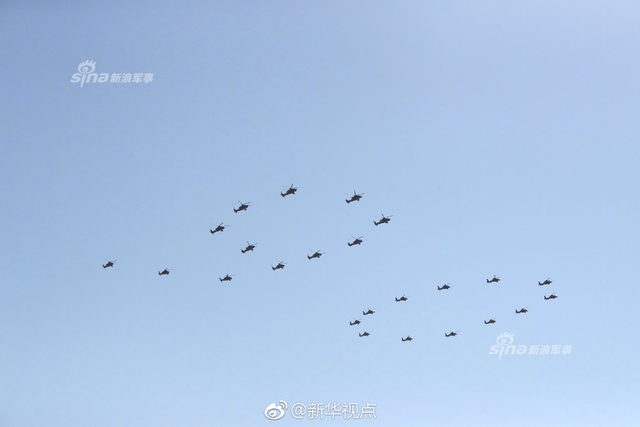 阅兵高清大图来了！99坦克和直升机梯队真拉风