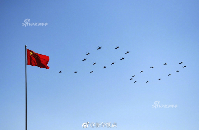 阅兵高清大图来了！99坦克和直升机梯队真拉风