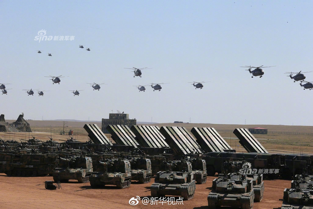 阅兵高清大图来了！99坦克和直升机梯队真拉风