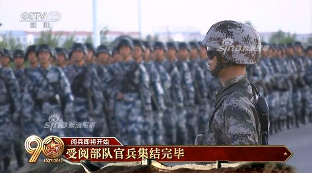 解放军90周年阅兵部队集结完毕：铿锵女兵抢眼