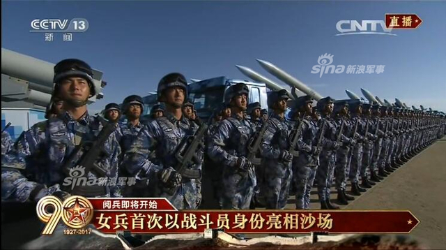解放军90周年阅兵部队集结完毕：铿锵女兵抢眼