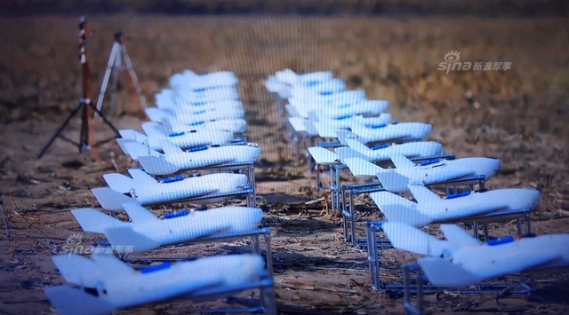 解放军展示无人机蜂群的图解：可摧毁航空母舰