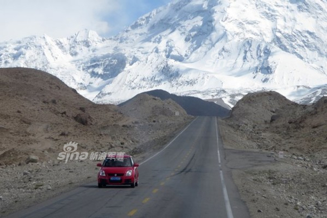 连接中巴之路：中国在地球最险竣的山脉里修路