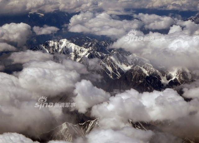 连接中巴之路：中国在地球最险竣的山脉里修路