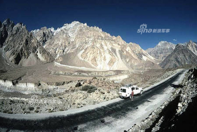 连接中巴之路：中国在地球最险竣的山脉里修路
