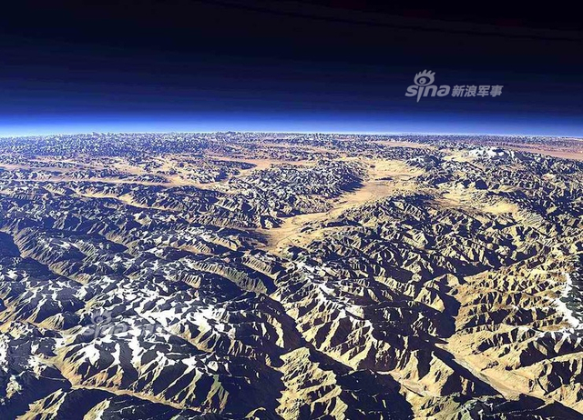 连接中巴之路：中国在地球最险竣的山脉里修路