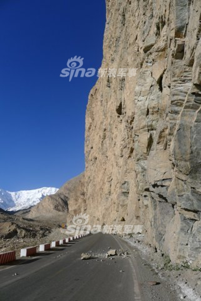 连接中巴之路：中国在地球最险竣的山脉里修路