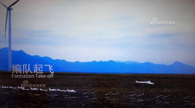 解放军展示无人机蜂群的图解：可摧毁航空母舰