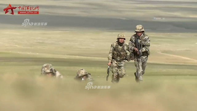 多种打印!解放军在西藏高原进行精确打击演练