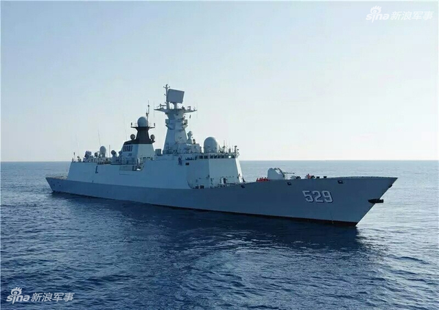 终于也有052D了！解放军东海舰队战舰航行靓照