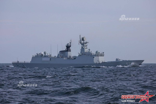 震撼美图！中俄海上联合演习 两国军舰劈波斩浪