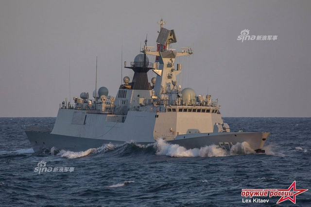 震撼美图！中俄海上联合演习 两国军舰劈波斩浪