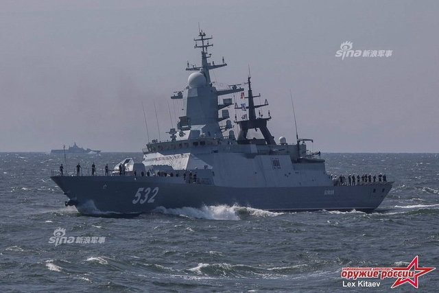 震撼美图！中俄海上联合演习 两国军舰劈波斩浪