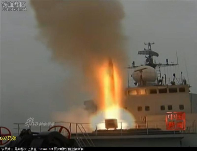 首曝中国052D驱逐舰发射鹰击18反舰导弹近距图