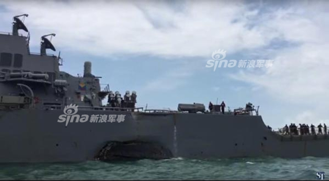 美军水兵在南海打牌钓鱼:随后军舰就被撞了
