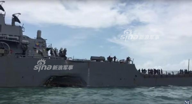 美军水兵在南海打牌钓鱼:随后军舰就被撞了
