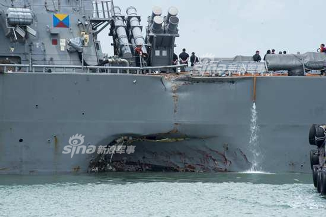 美军水兵在南海打牌钓鱼:随后军舰就被撞了