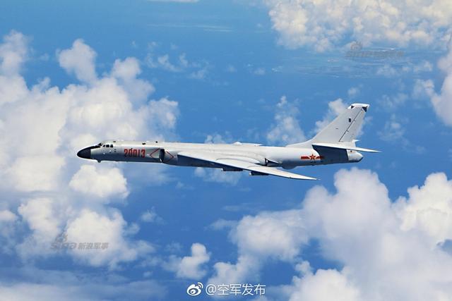 数量最多距离最远!解放军6架轰6K绕飞日本半圈