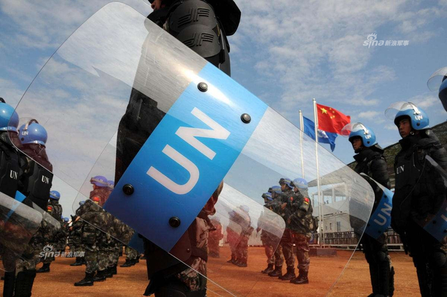 挖掘机技术哪家强？中国南苏丹维和工兵显身手