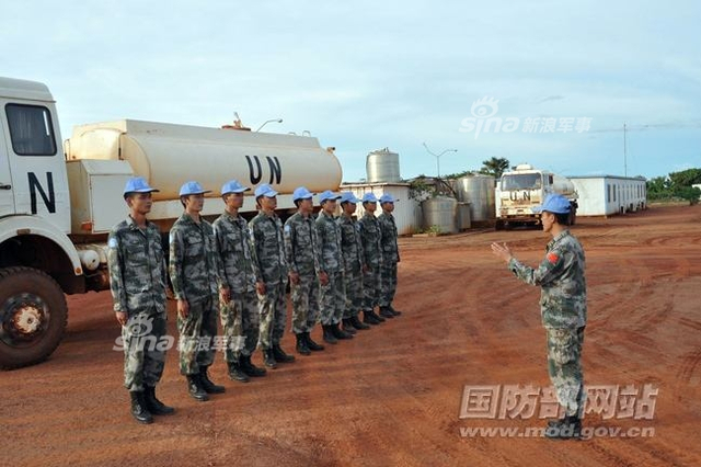 挖掘机技术哪家强？中国南苏丹维和工兵显身手