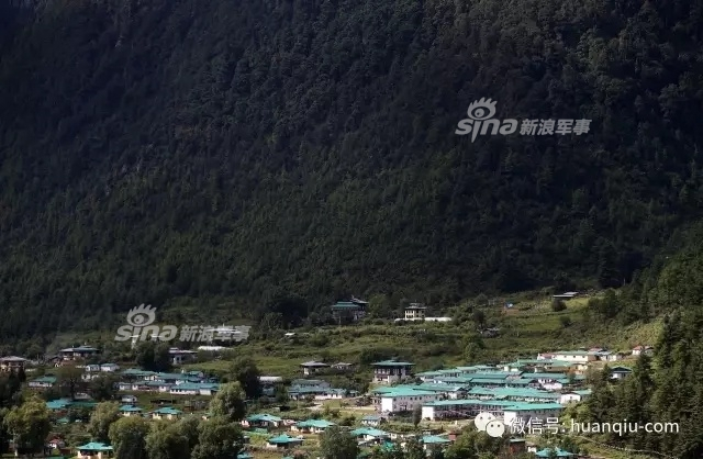 探访中印对峙的最前线附近！印军大量车辆现身