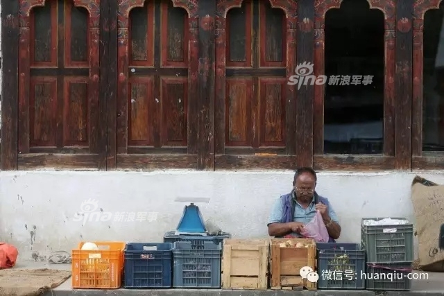 探访中印对峙的最前线附近！印军大量车辆现身