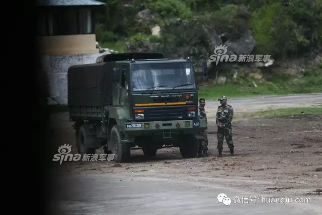 探访中印对峙的最前线附近！印军大量车辆现身