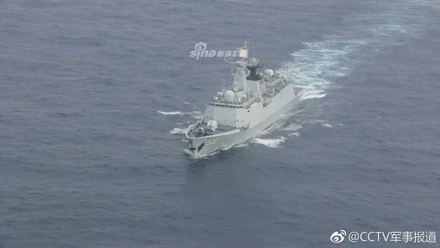 扬威四海！我海军护航编队054A护卫舰返航途中秀火力