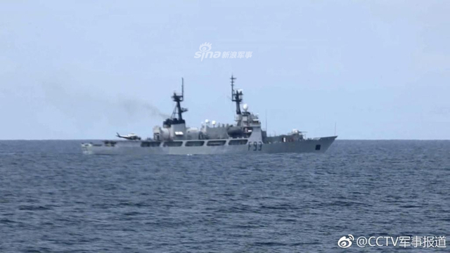 扬威四海！我海军护航编队054A护卫舰返航途中秀火力