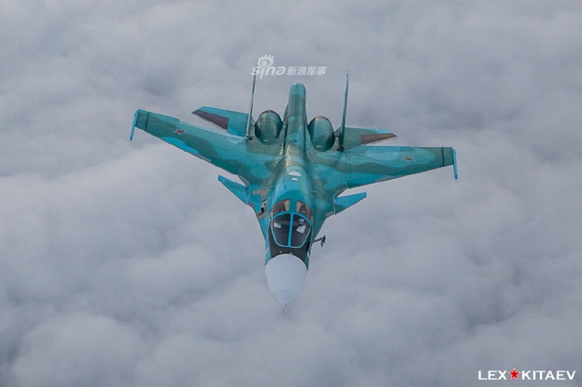 颜值担当鸭嘴兽!俄空军最新一批苏34首次空中加油