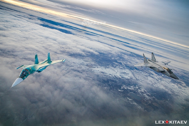 颜值担当鸭嘴兽!俄空军最新一批苏34首次空中加油
