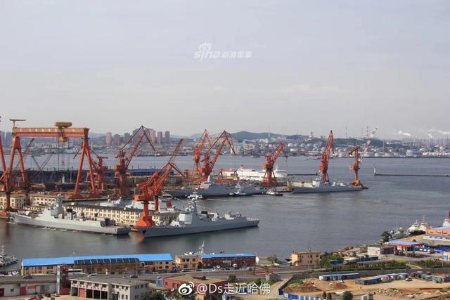 我海军055双舰下水五盾同框