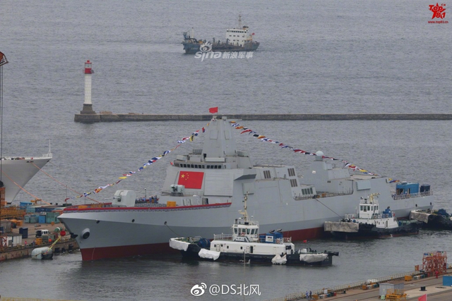 顶得上英国海军了！我大连船厂055双舰下水五盾同框