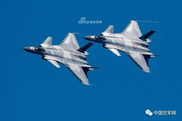 身披五彩祥云!我空军飞行员拍摄航展歼20机动英姿