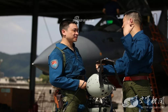 展示一发入魂！西部战区歼16火箭弹对地攻击快准狠