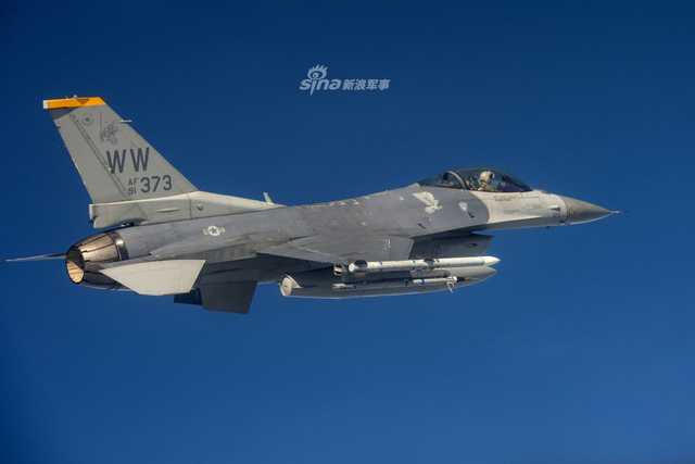 空对空摄影技术高超!驻日美军空军f16战斗机日常演练